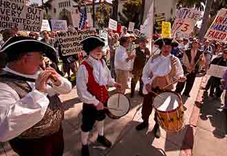 Tea Party demonstration in California. Neoozhawk / Michelle Wong