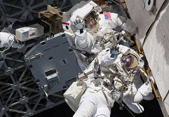 The last space walk from Discovery