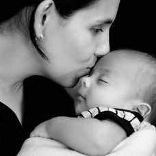 A mother and child Photo: Edwin Dalorzo